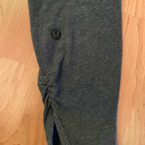 Lululemon Grey Cotton Leggings, beautiful details Size 2 - Picture 5 of 5